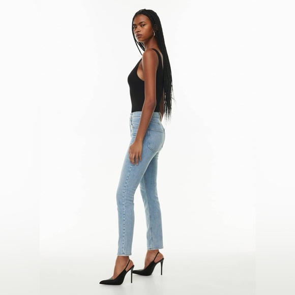DENIM FORUM ARITZIA The Yoko High Rise Slim
High-waisted slim jeans (J4) - Picture 4 of 12